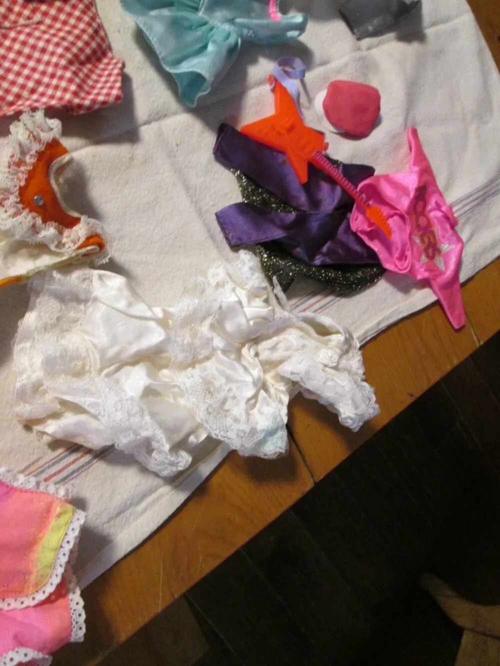 Vtg late 70s early 80s lot of Barbie clothes and accesories